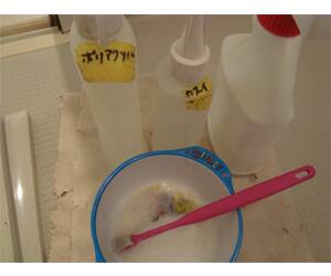 カビ取り洗剤と道具